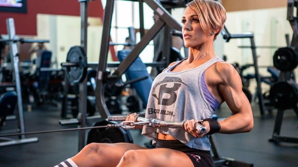 El músculo más ancho de la espalda en las mujeres. Estructura, funciones, ejercicios en casa, en el gimnasio.