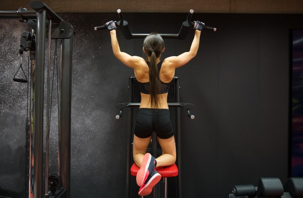 Pull-up exercises for girls to learn to pull up