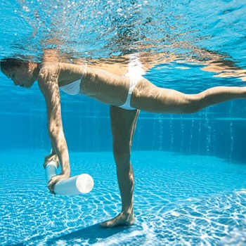Aqua-aerobics. Voordelen voor afvallen, oefeningen, resultaten, beoordelingen, contra-indicaties