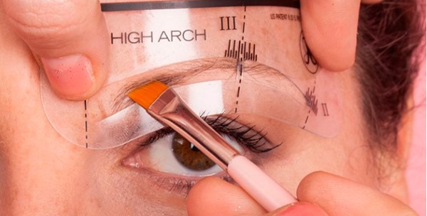 Wie Puder Augenbrauen gemacht werden. Pixel-Sprühtechnik, Foto nach Korrektur, Heilung bei Tag, Bewertungen, Pflege