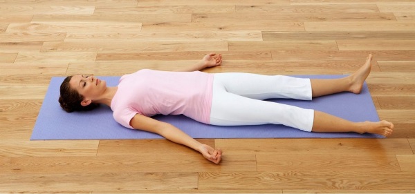 Einfache Yoga-Übungen für Anfänger, zur Gewichtsreduktion, für Rücken und Wirbelsäule