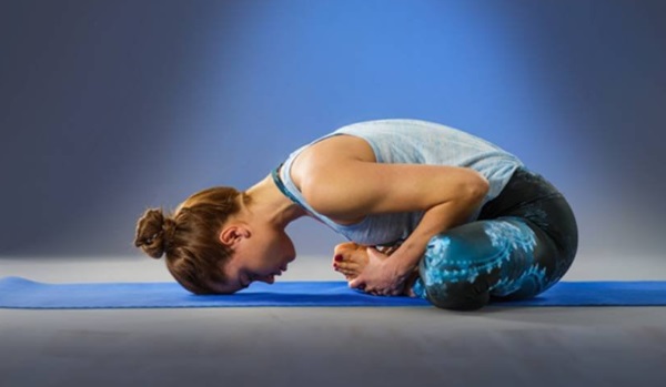 Exercicis de ioga senzills per a principiants, per aprimar, esquena i columna vertebral