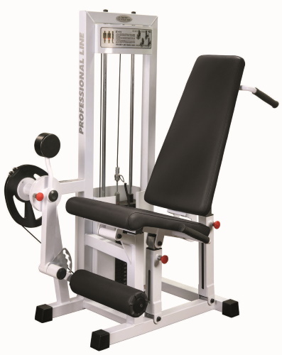 تمديد وانثناء الأرجل في جهاز المحاكاة أثناء الجلوس ، والاستلقاء ، في الجهاز. التمرين ، الأسلوب الذي تعمل به العضلات