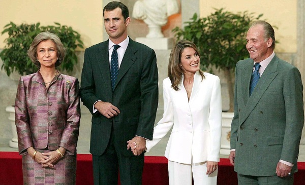 ملكة إسبانيا ليتيزيا. صور قبل وبعد الجراحة التجميلية ، الطول والوزن ، المعلمات