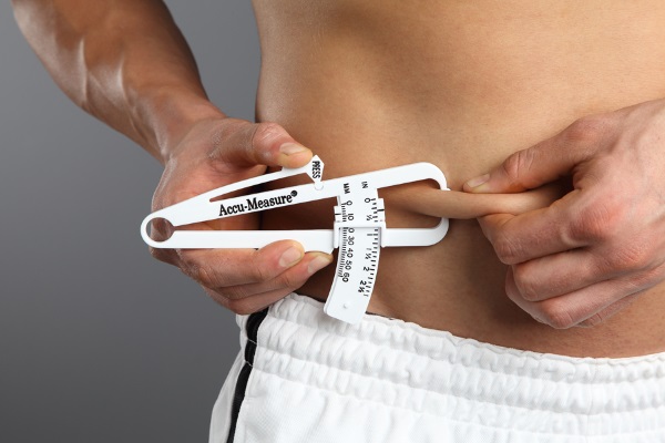 Tłuszcz podskórny na brzuchu. Jak się pozbyć. Jak oblicza się procent, tabletki, dieta, zastrzyki, ćwiczenia