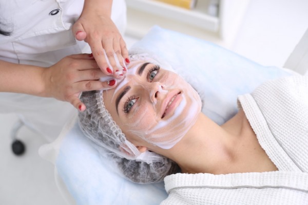 Nettoyage de la peau du visage au laser. Prix ​​de blanchiment, rajeunissement, contre-indications