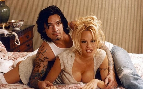 Pamela Anderson. Ang mga larawan sa kanyang kabataan, ngayon, Playboy, bago at pagkatapos ng plastic surgery, talambuhay, personal na buhay