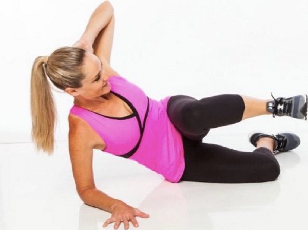 Вежбе за косе мишиће стомака за жене код куће, у теретани