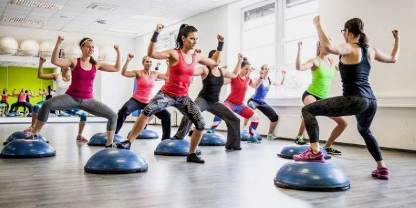 Soorten trainingen in fitness, namen van groep, kracht, circulaire en anderen