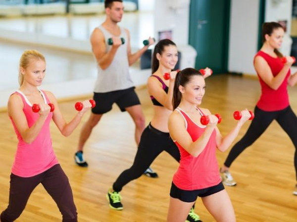 Soorten trainingen in fitness, namen van groep, kracht, circulaire en anderen