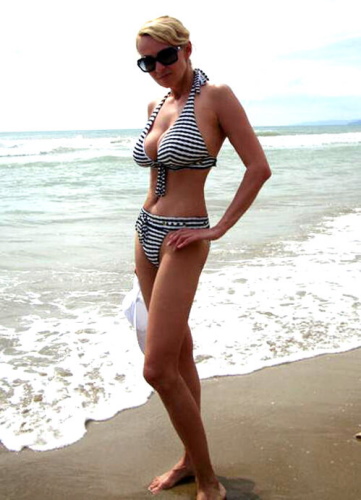 يانا رودكوفسكايا. صور ساخنة في ملابس السباحة ، قبل وبعد الجراحة التجميلية ، النمو ، الخامس