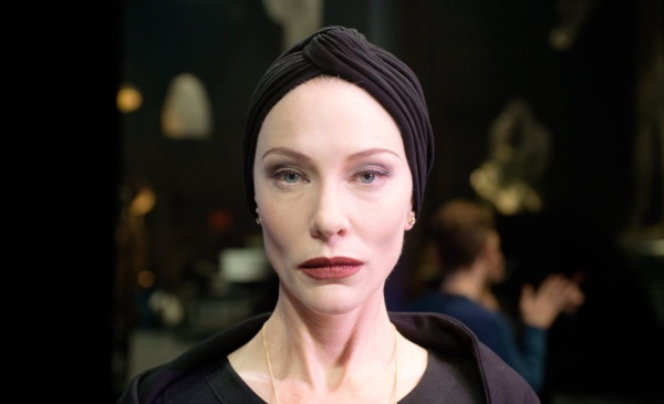Cate Blanchett. Fotos calentes en banyador, figura, plàstic